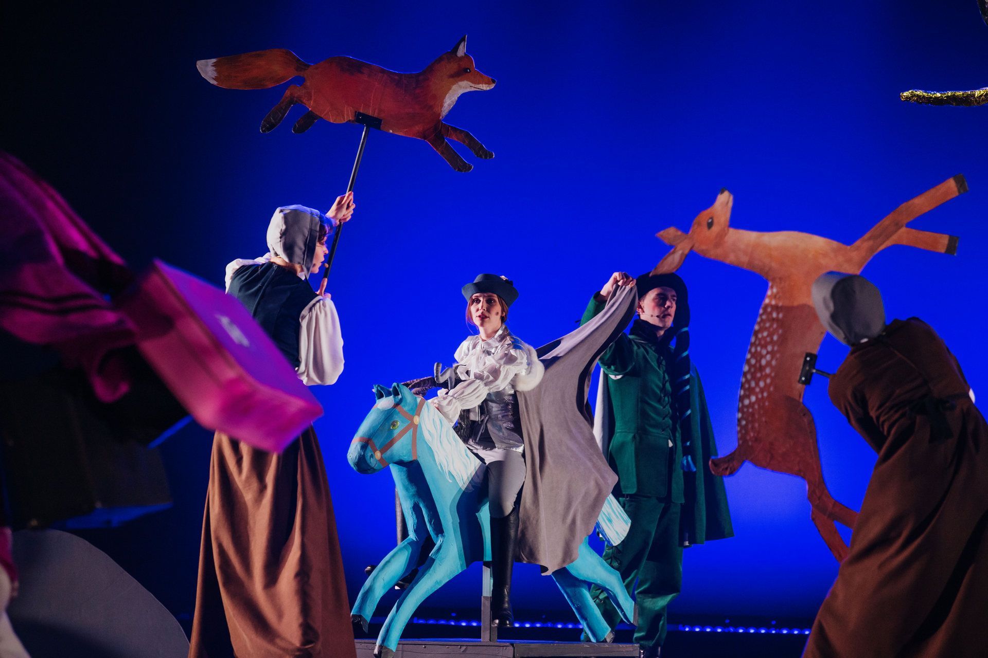 Марафон чудес: в Алтайском краевом театре драмы 60 раз покажут новогодний спектакль «Три орешка для Золушки»