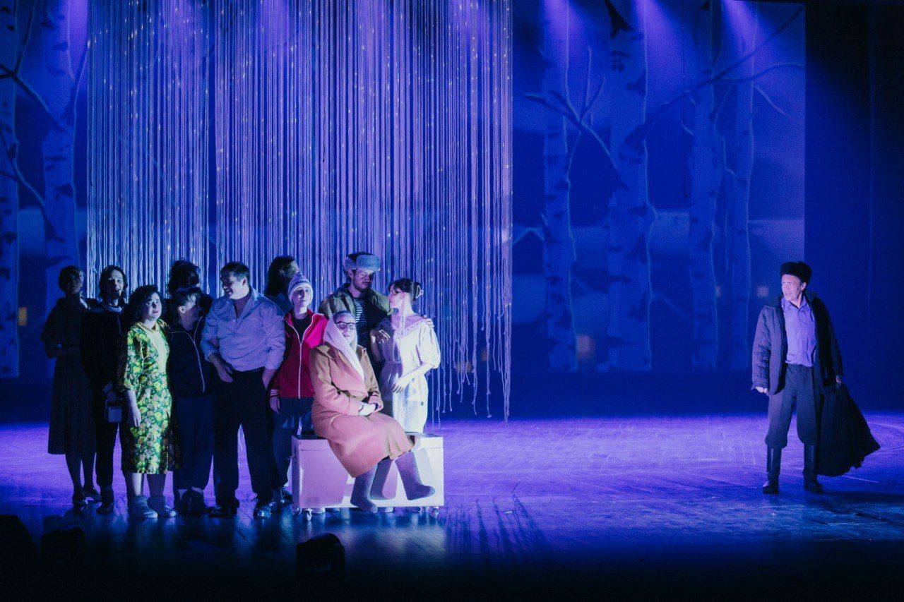 «Всё о любви»: премьера новогоднего спектакля «Беги, Маруся!» прошла в Барнауле