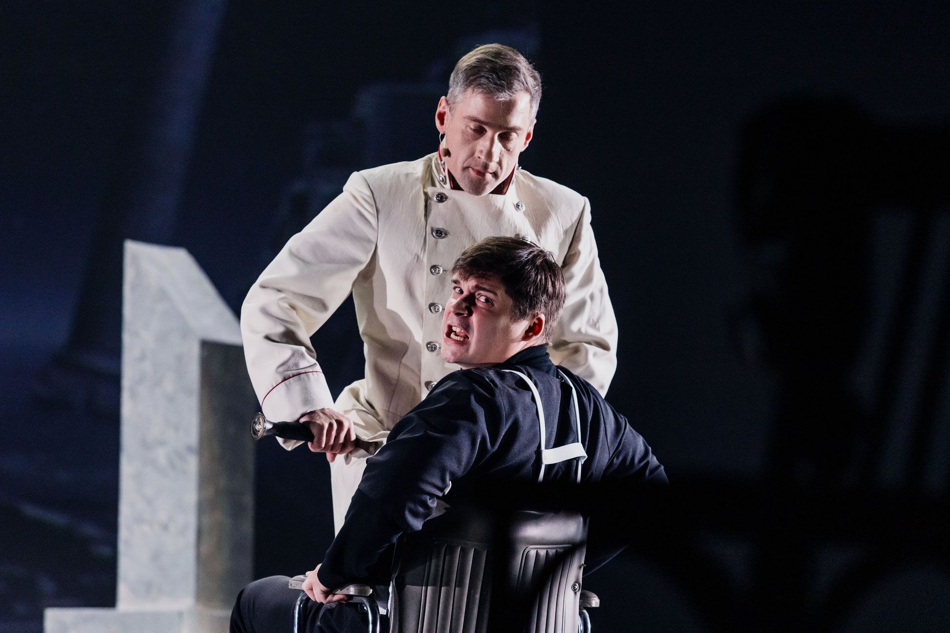 «Белая гвардия» на Алтае: премьера по мотивам романа Булгакова прошла в театре драмы 