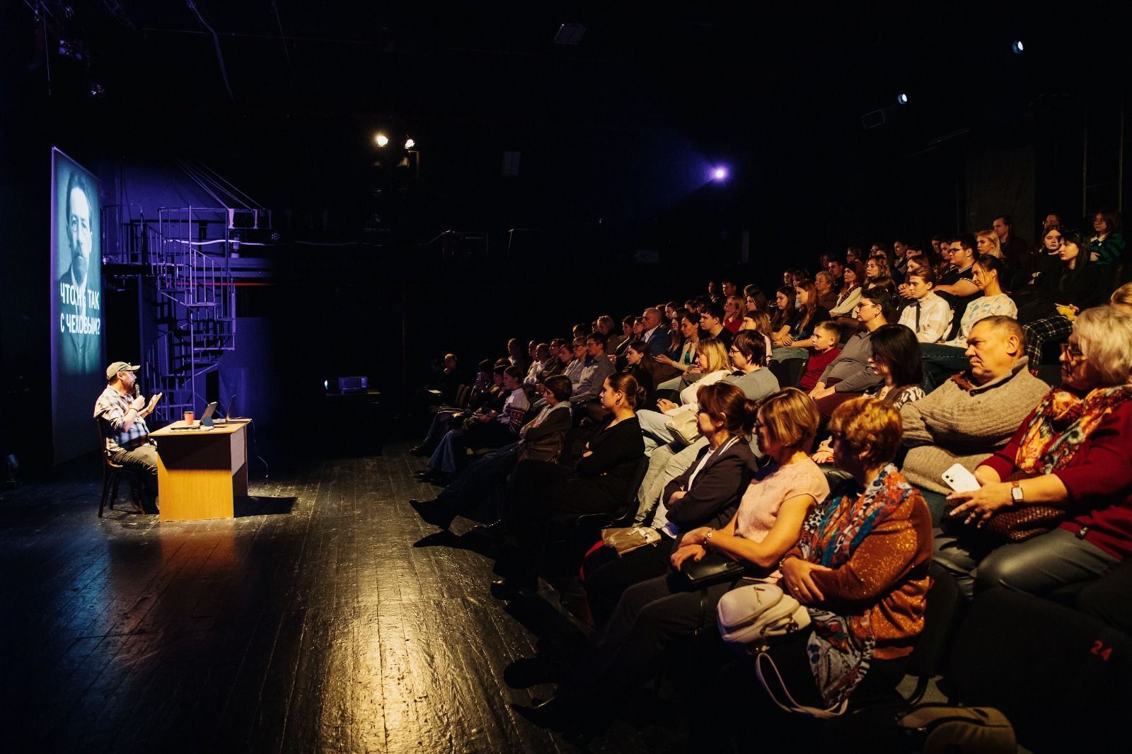 «Чехов как экзистенциальный кризис»: главный режиссёр театра драмы — о том, почему классик пугает и завораживает