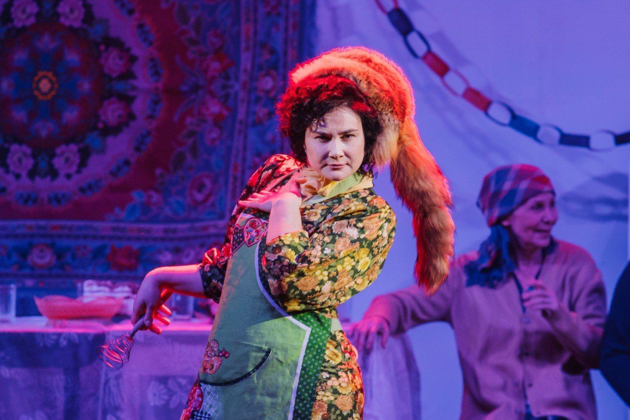 «Всё о любви»: премьера новогоднего спектакля «Беги, Маруся!» прошла в Барнауле