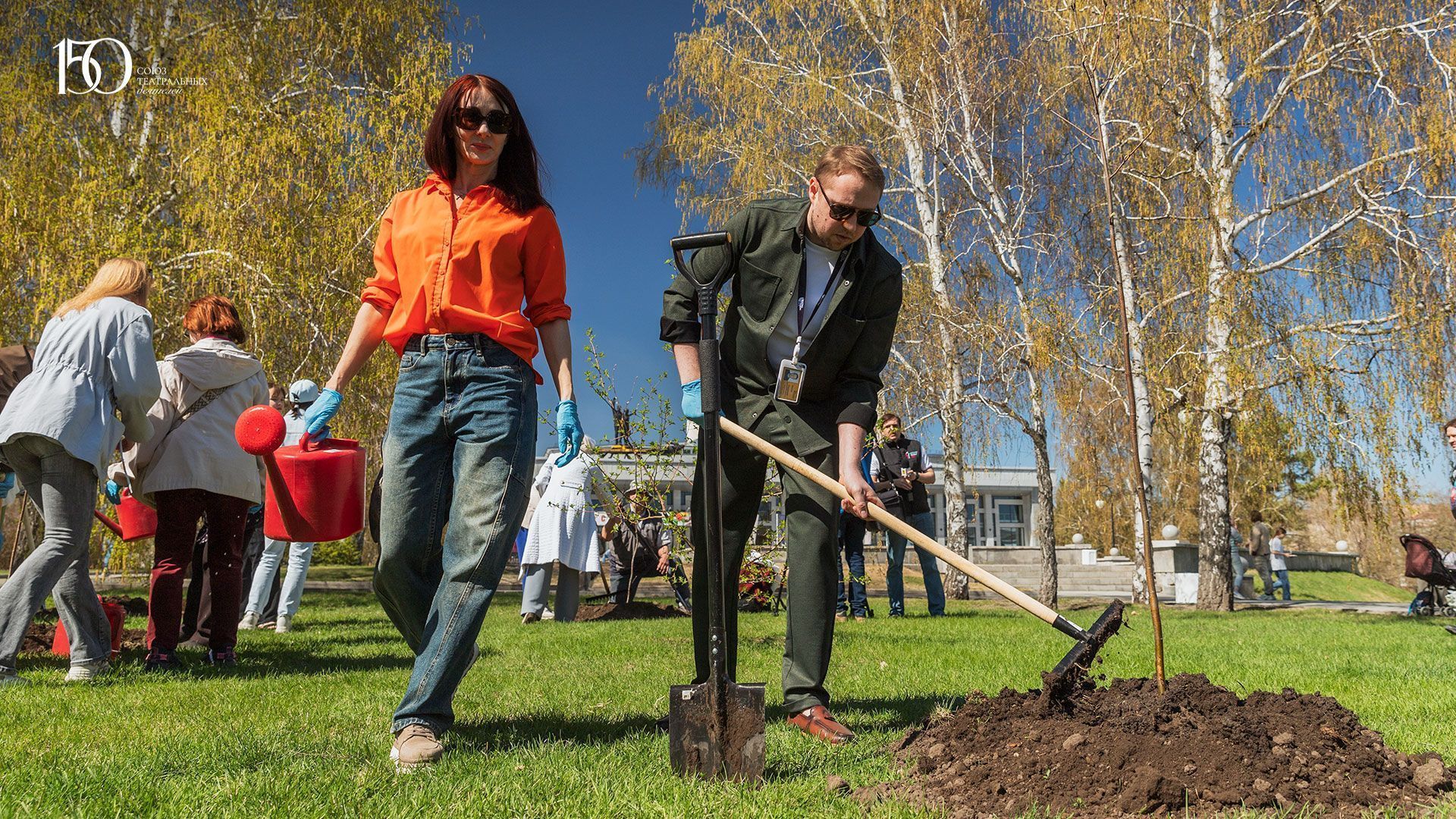 К юбилею СТД: в Барнауле у Алтайского театра драмы появилась Театральная аллея
