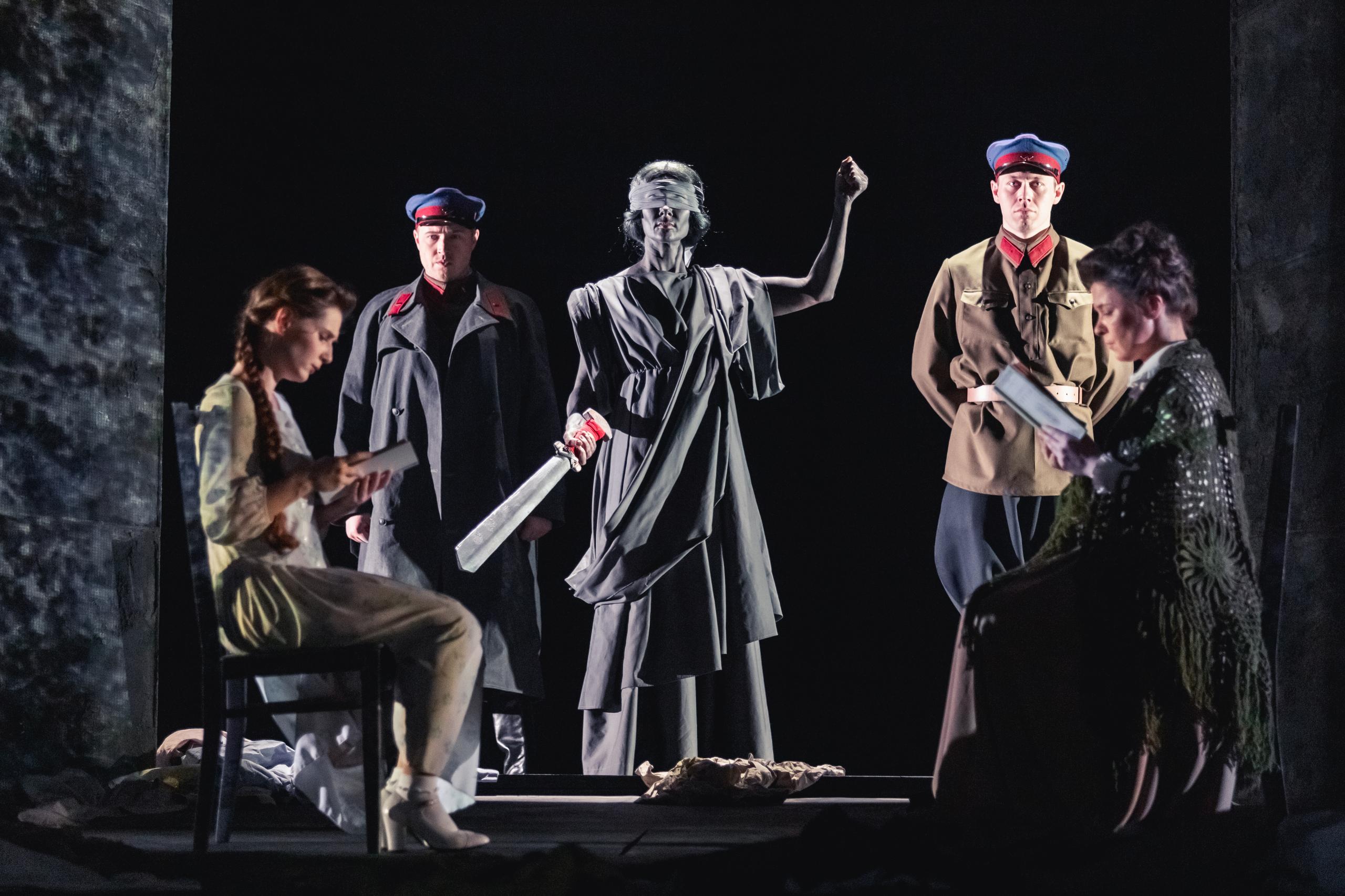 Триумф «Авиатора»: спектакль Алтайского театра драмы взял 4 диплома на всероссийском фестивале