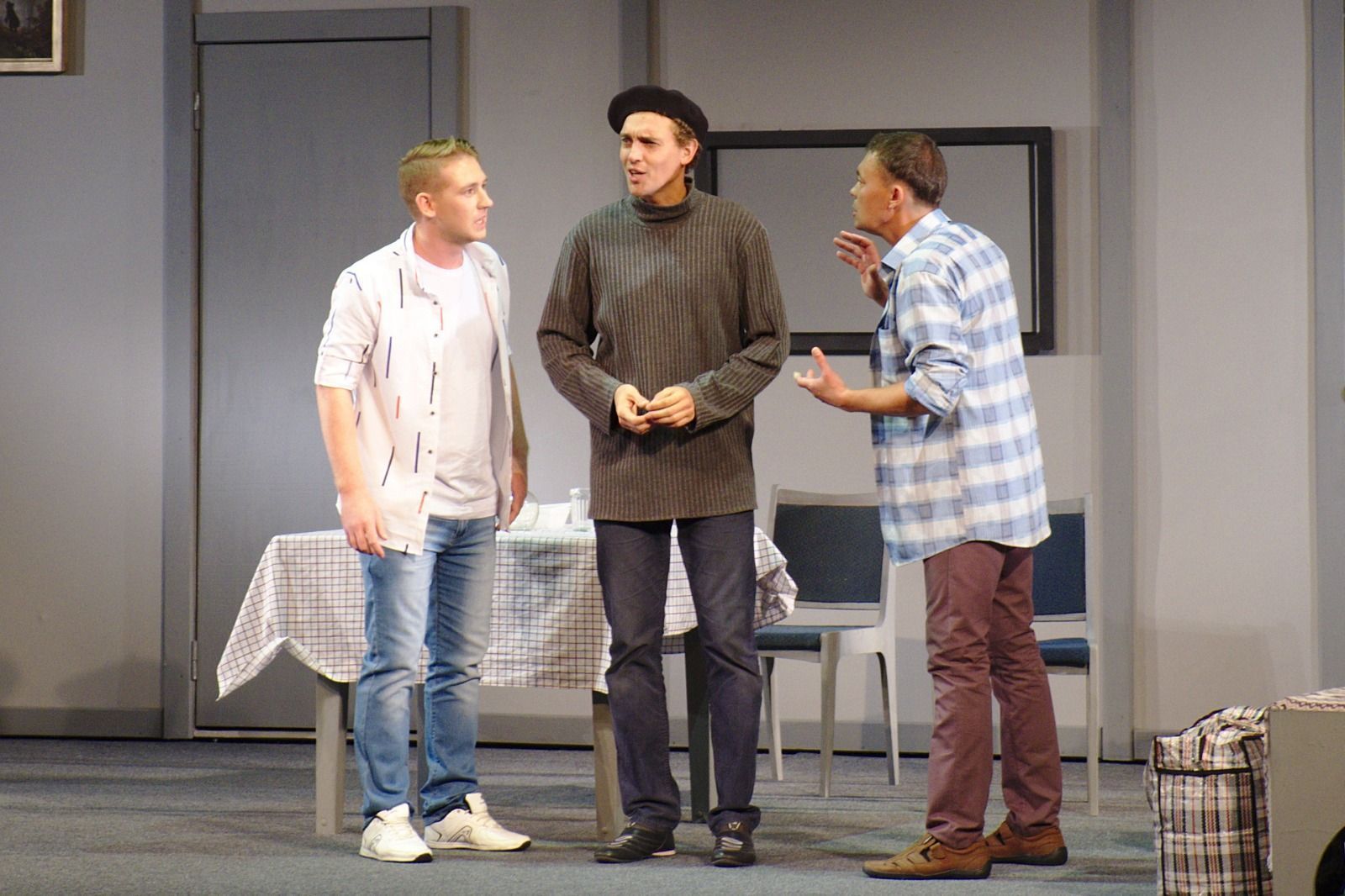 «Именно любовь всё вверх и поднимает»: в Алтайском театре драмы прошёл 50-й показ спектакля «Феномены»