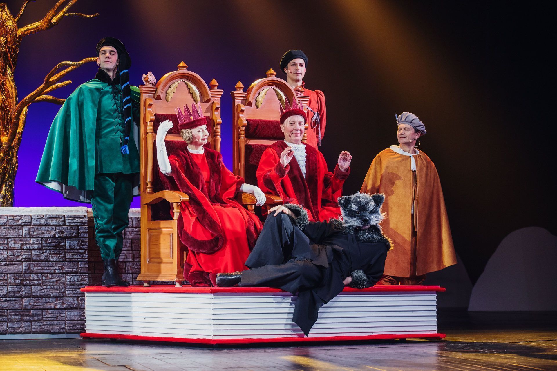 Марафон чудес: в Алтайском краевом театре драмы 60 раз покажут новогодний спектакль «Три орешка для Золушки»