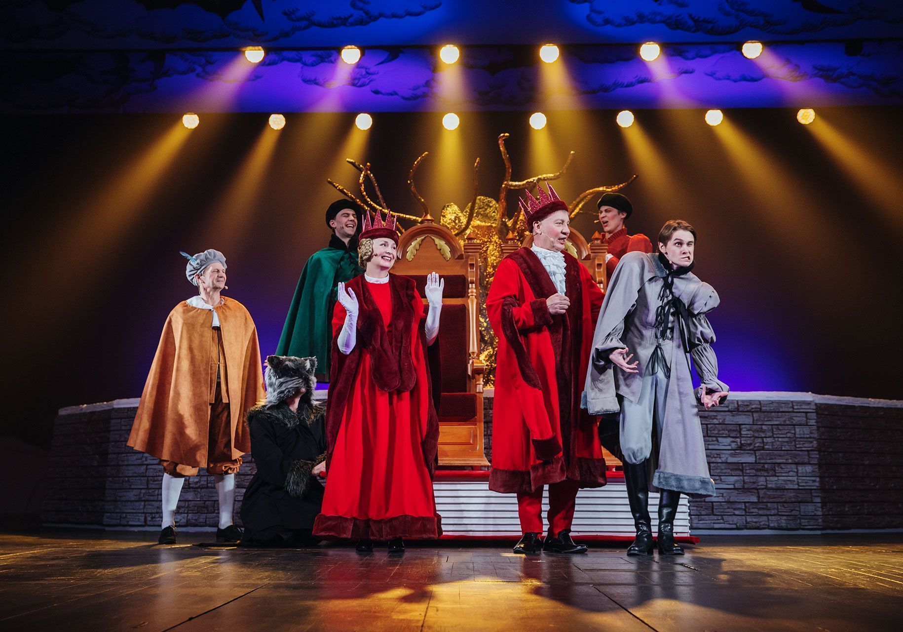 Марафон чудес: в Алтайском краевом театре драмы 60 раз покажут новогодний спектакль «Три орешка для Золушки»