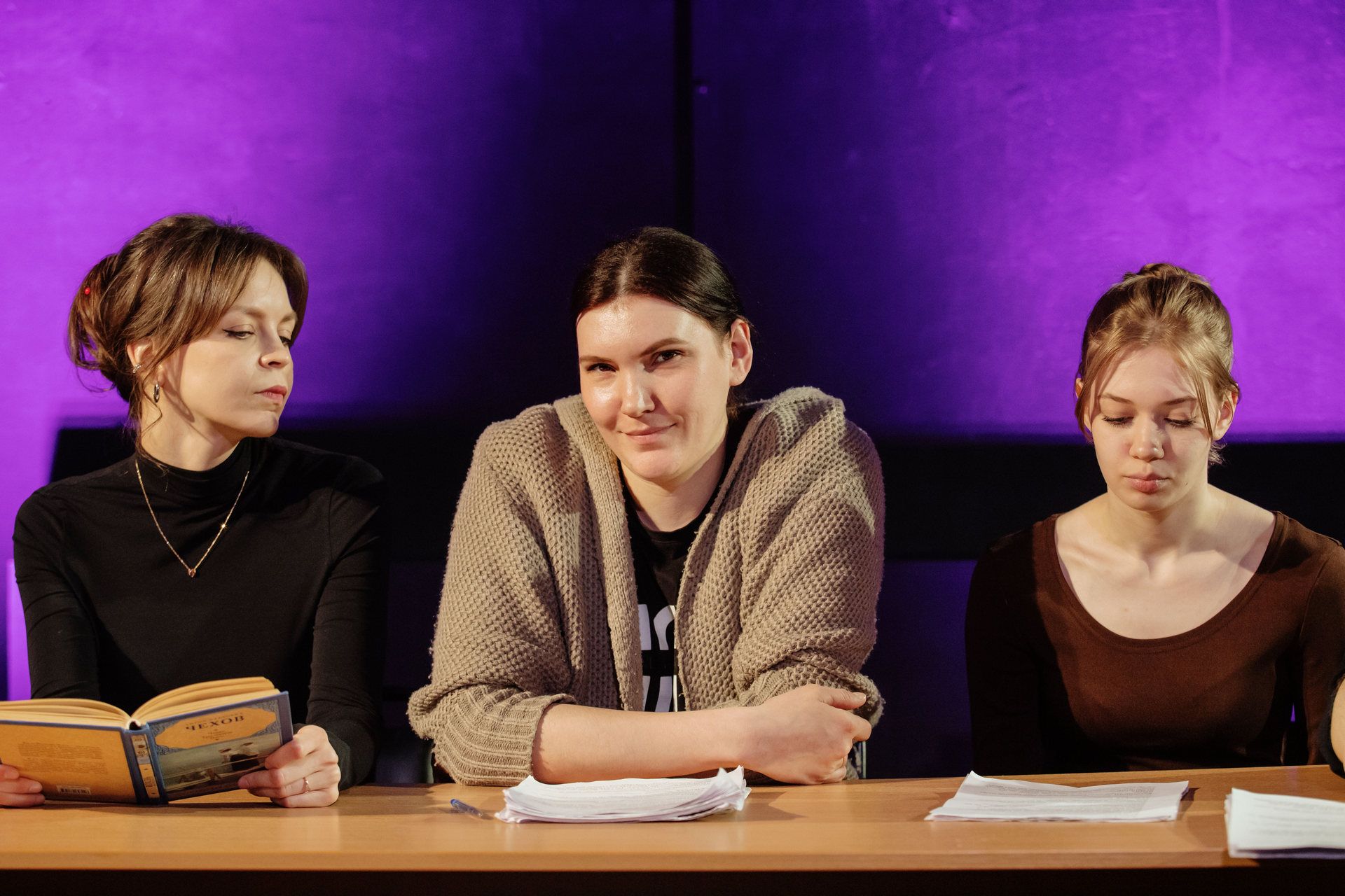 «Три сестры»: первые зрители увидели героев до премьеры