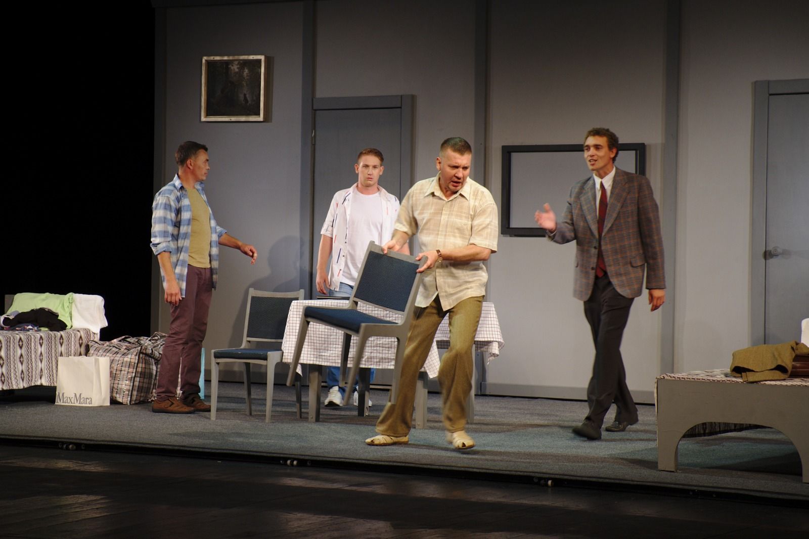 «Именно любовь всё вверх и поднимает»: в Алтайском театре драмы прошёл 50-й показ спектакля «Феномены»