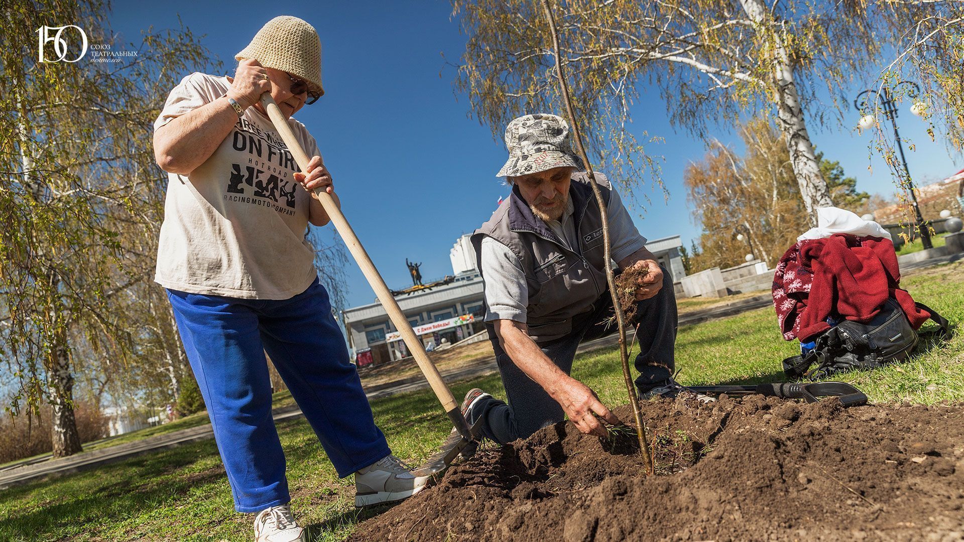 К юбилею СТД: в Барнауле у Алтайского театра драмы появилась Театральная аллея