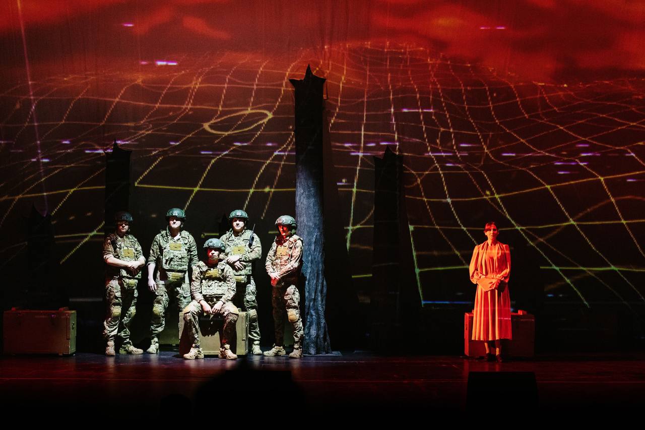 Федеральное признание: спектакль «А в доме том солдата ждут» стал главным культурным проектом 2025 года