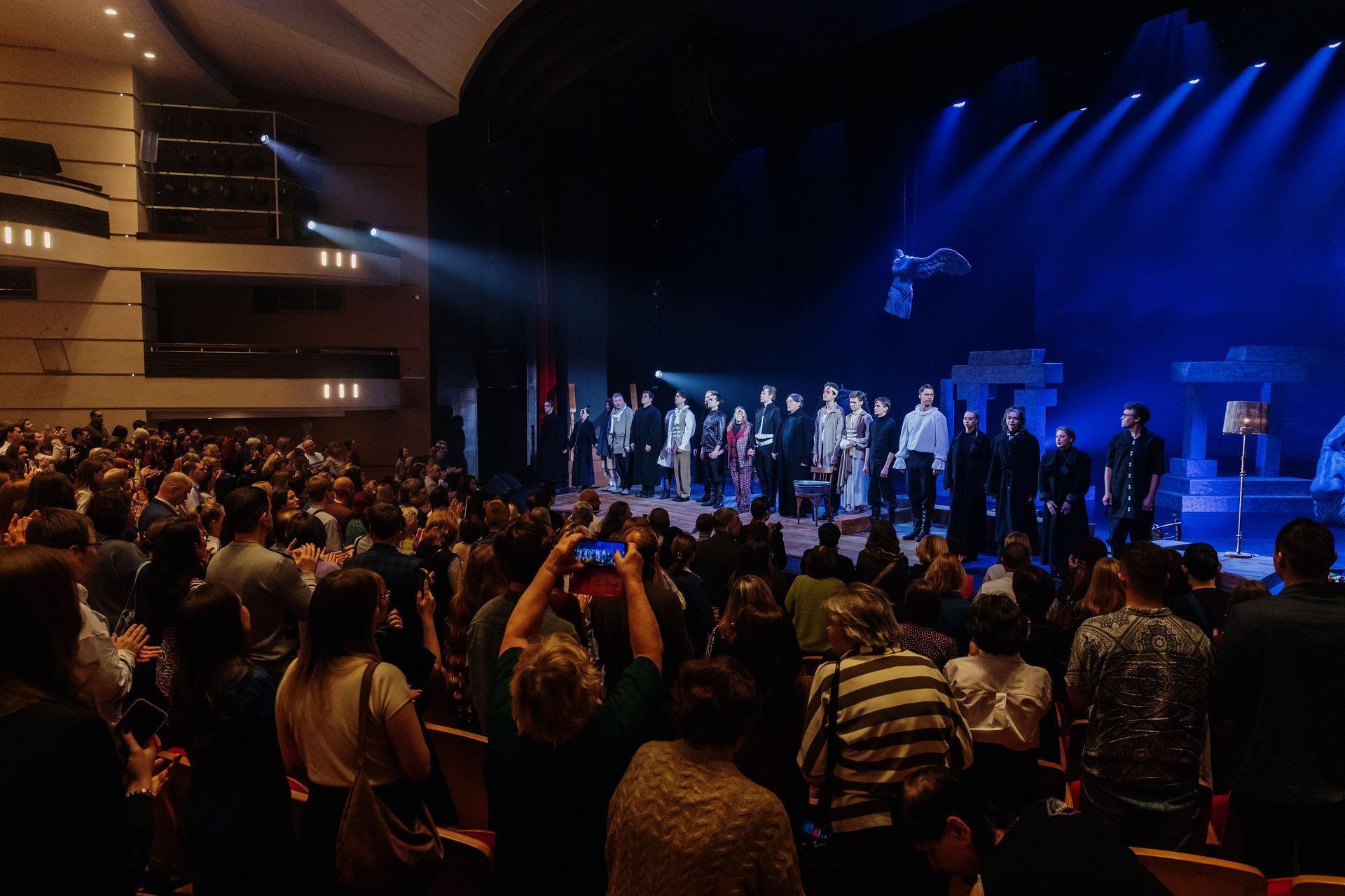 «Белая гвардия» на Алтае: премьера по мотивам романа Булгакова прошла в театре драмы 