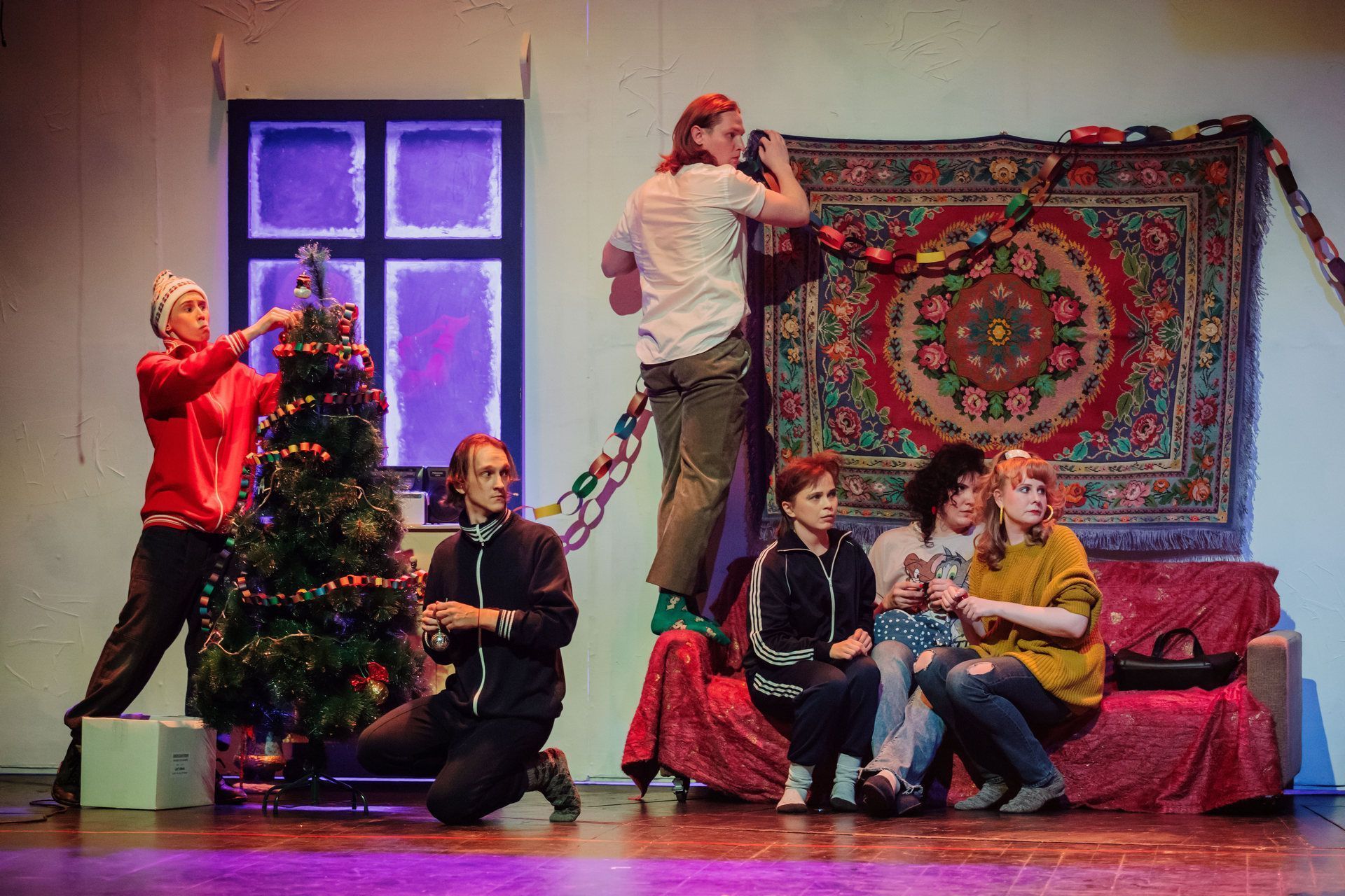 «Всё о любви»: премьера новогоднего спектакля «Беги, Маруся!» прошла в Барнауле