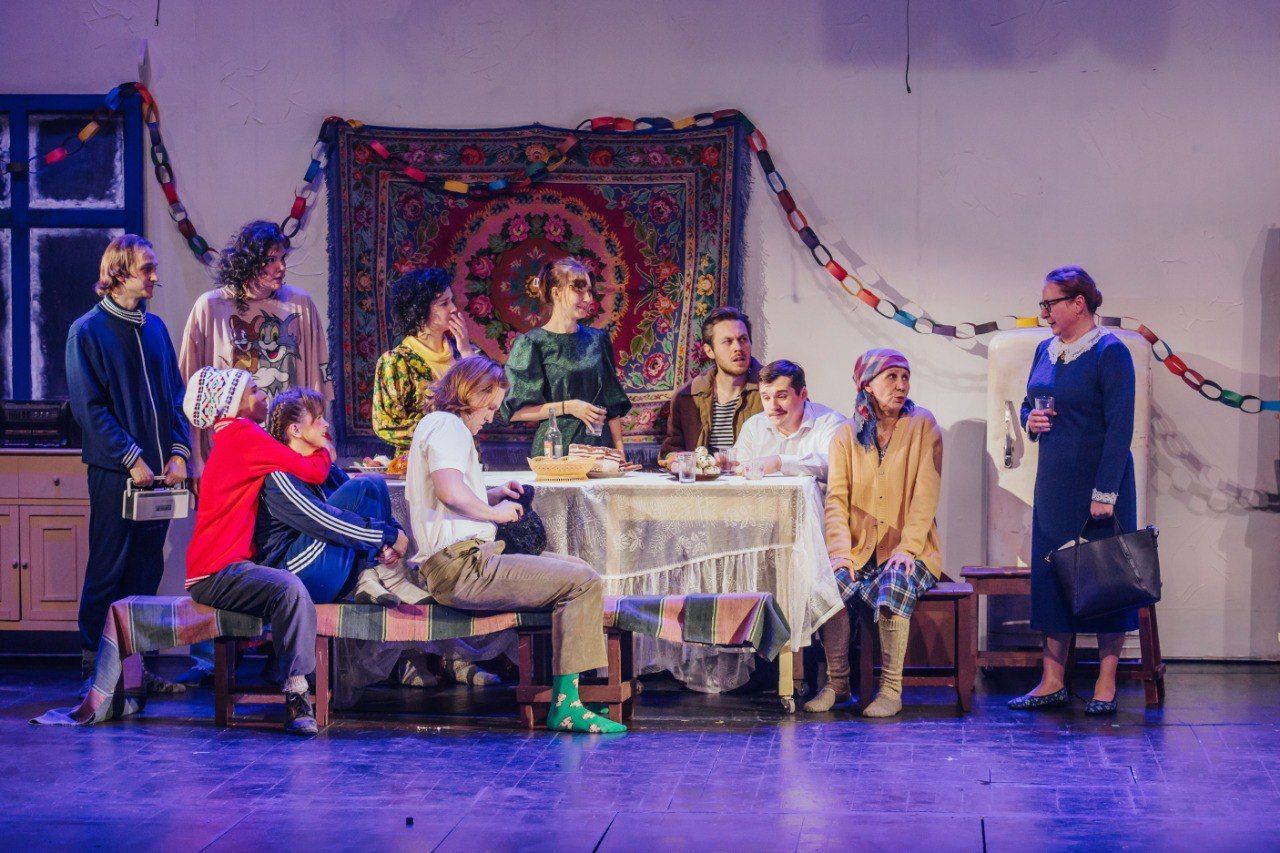 «Всё о любви»: премьера новогоднего спектакля «Беги, Маруся!» прошла в Барнауле