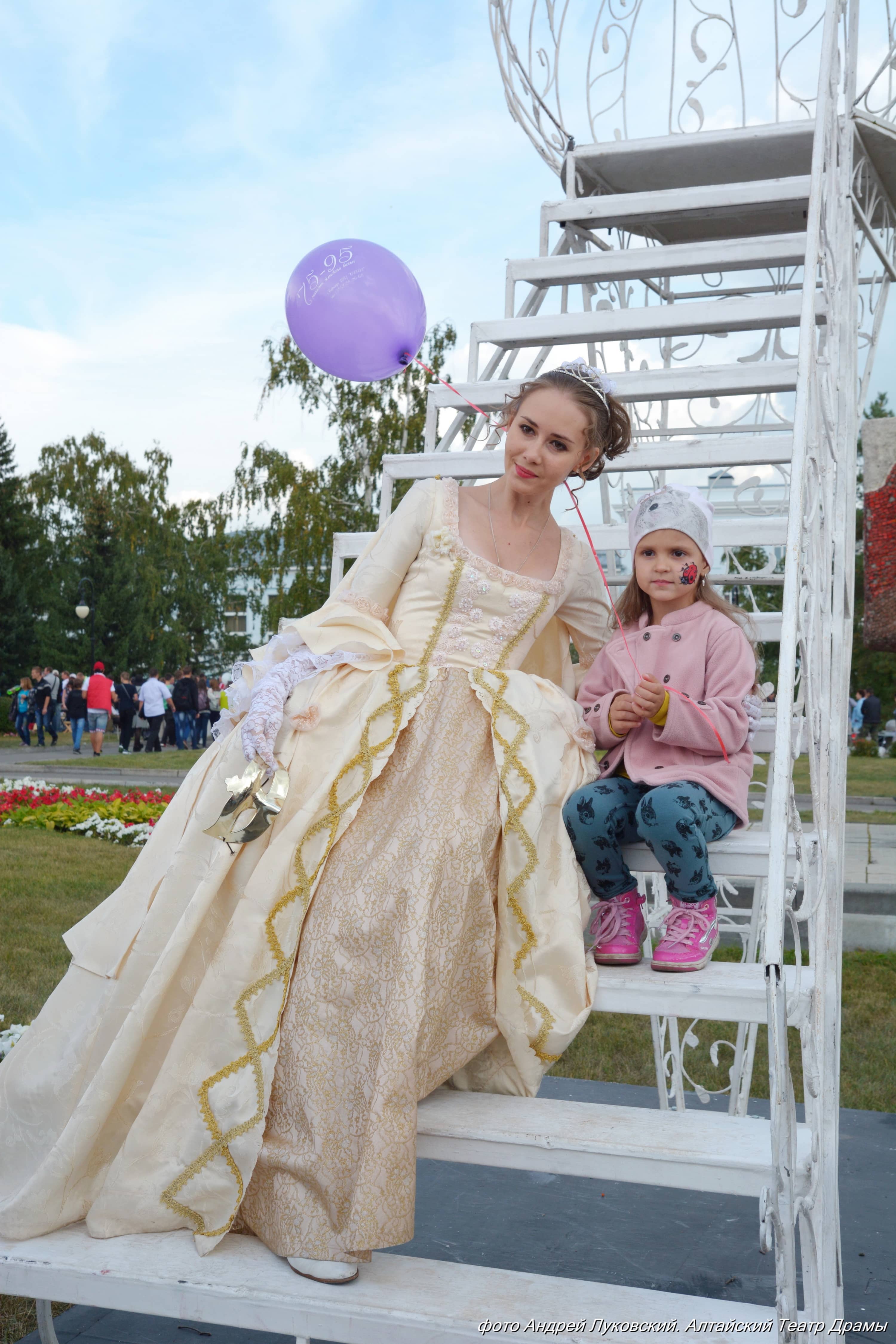 В День города  Алтайский краевой театр драмы вышел на улицы Барнаула! 