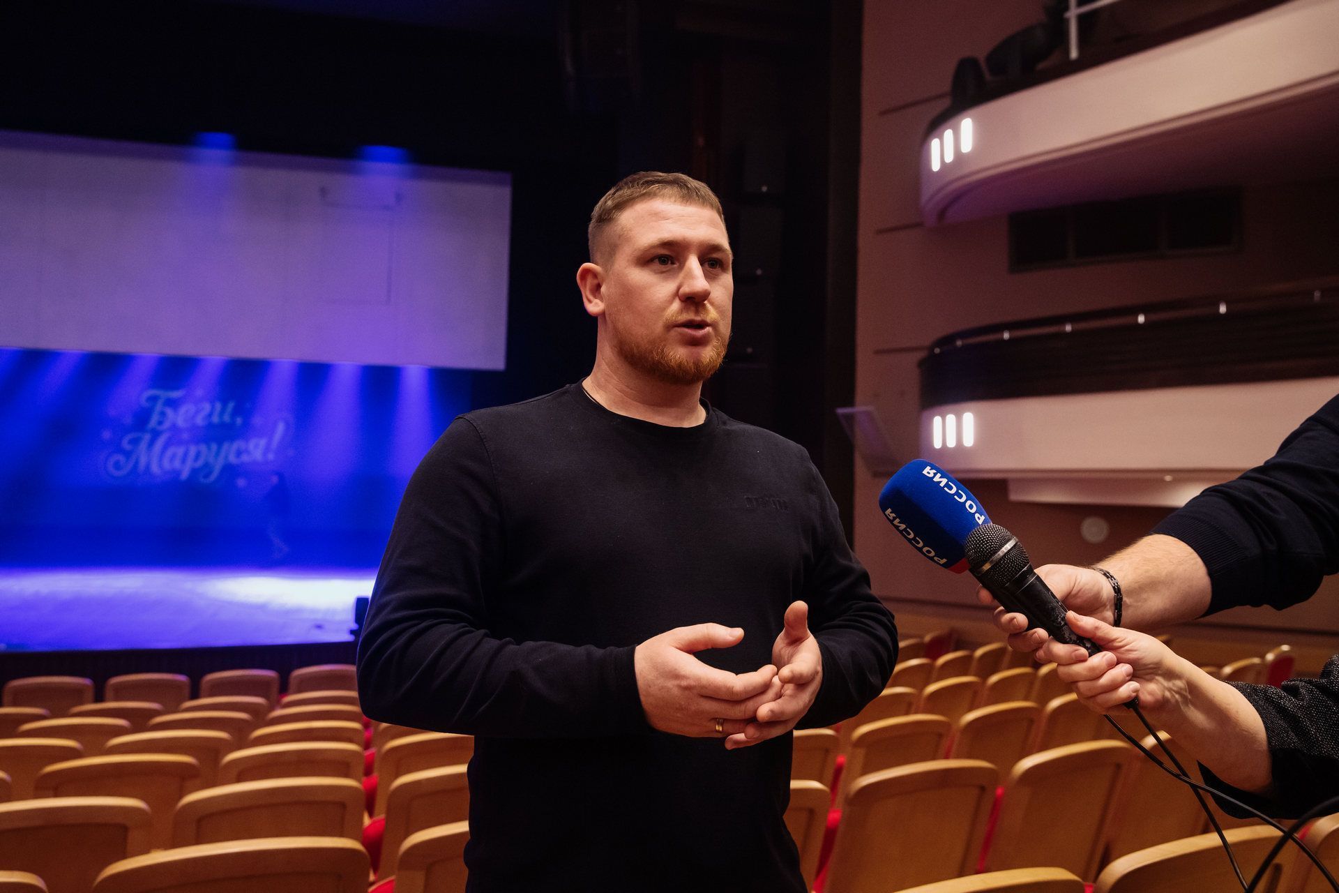 «Всё о любви»: премьера новогоднего спектакля «Беги, Маруся!» прошла в Барнауле