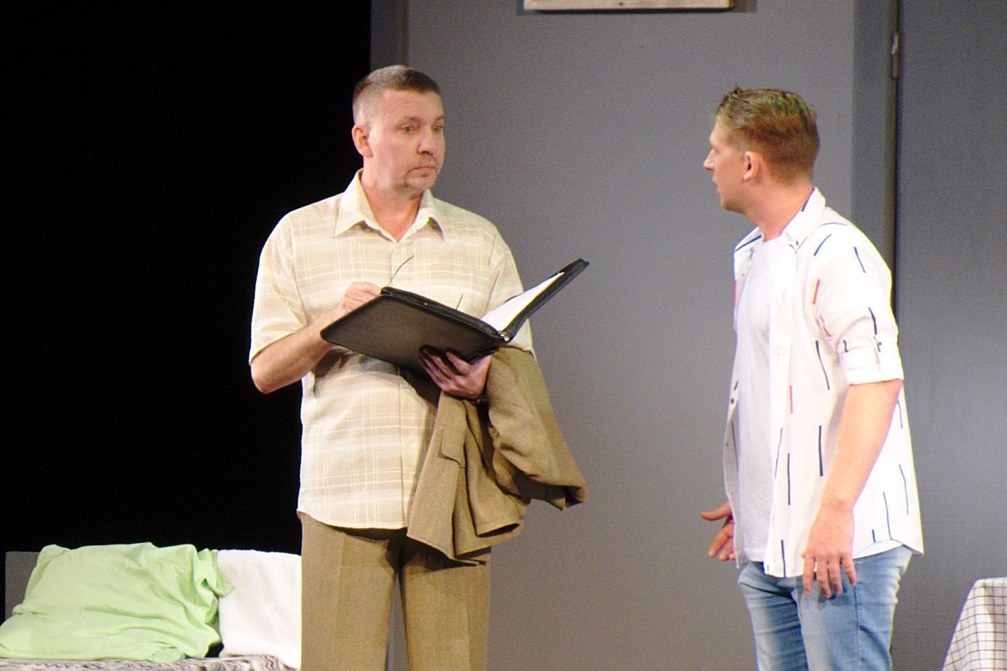 «Именно любовь всё вверх и поднимает»: в Алтайском театре драмы прошёл 50-й показ спектакля «Феномены»