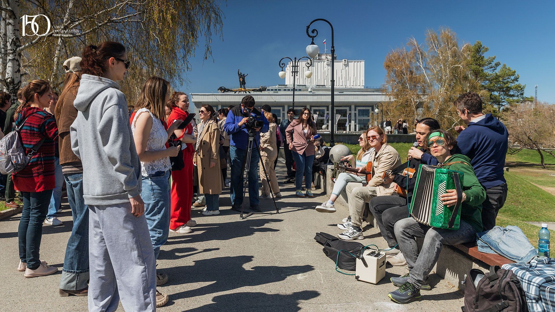 К юбилею СТД: в Барнауле у Алтайского театра драмы появилась Театральная аллея