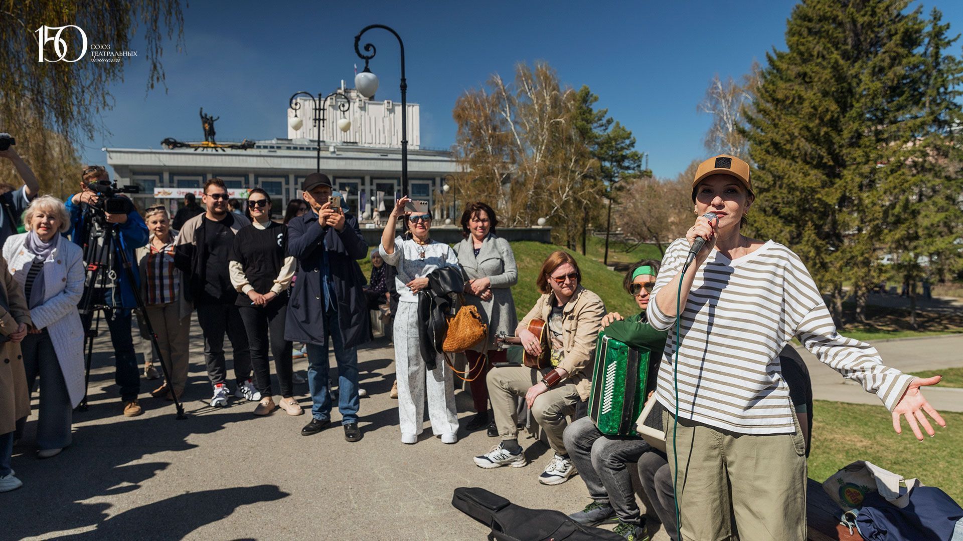 К юбилею СТД: в Барнауле у Алтайского театра драмы появилась Театральная аллея