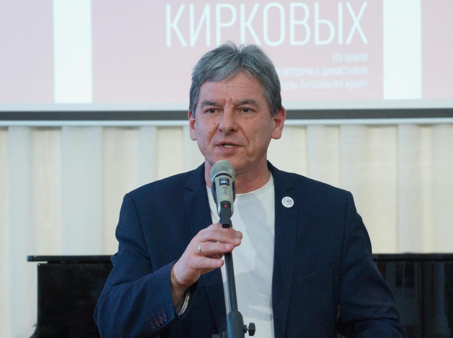 Театральная династия. Актёр театра драмы Антон Кирков стал гостем культурного проекта в Государственном музее истории литературы, искусства и культуры Алтая 