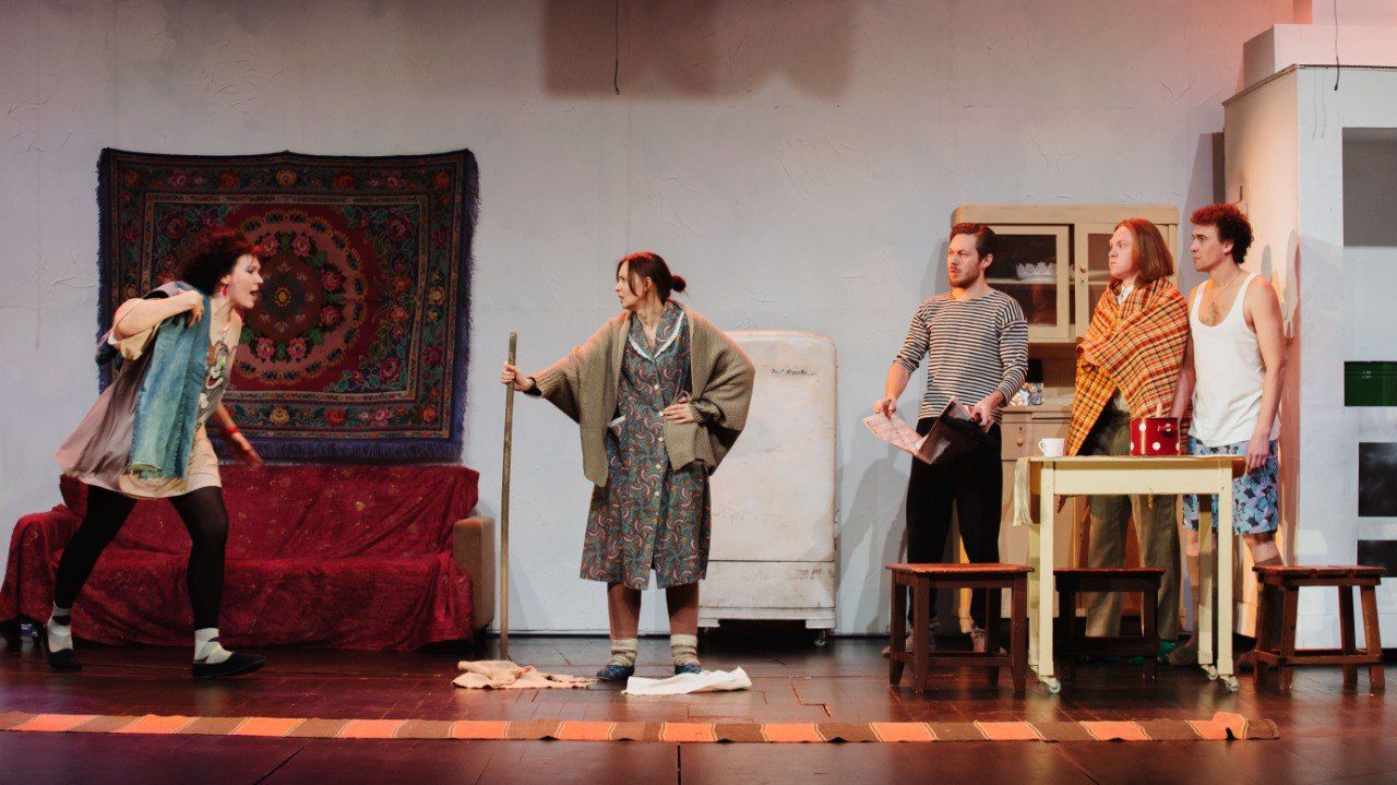 «Всё о любви»: премьера новогоднего спектакля «Беги, Маруся!» прошла в Барнауле