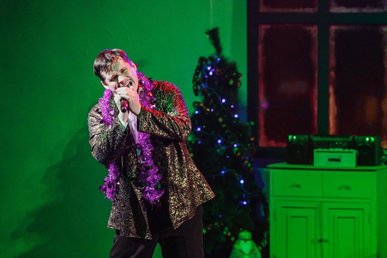 «Всё о любви»: премьера новогоднего спектакля «Беги, Маруся!» прошла в Барнауле