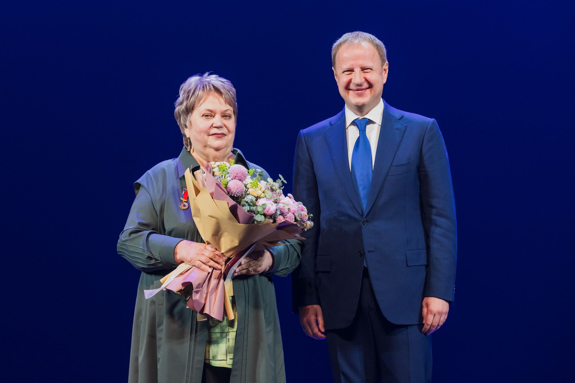 Губернатор вручил директору Краевого театра драмы Любови Березиной медаль «За заслуги в труде» 