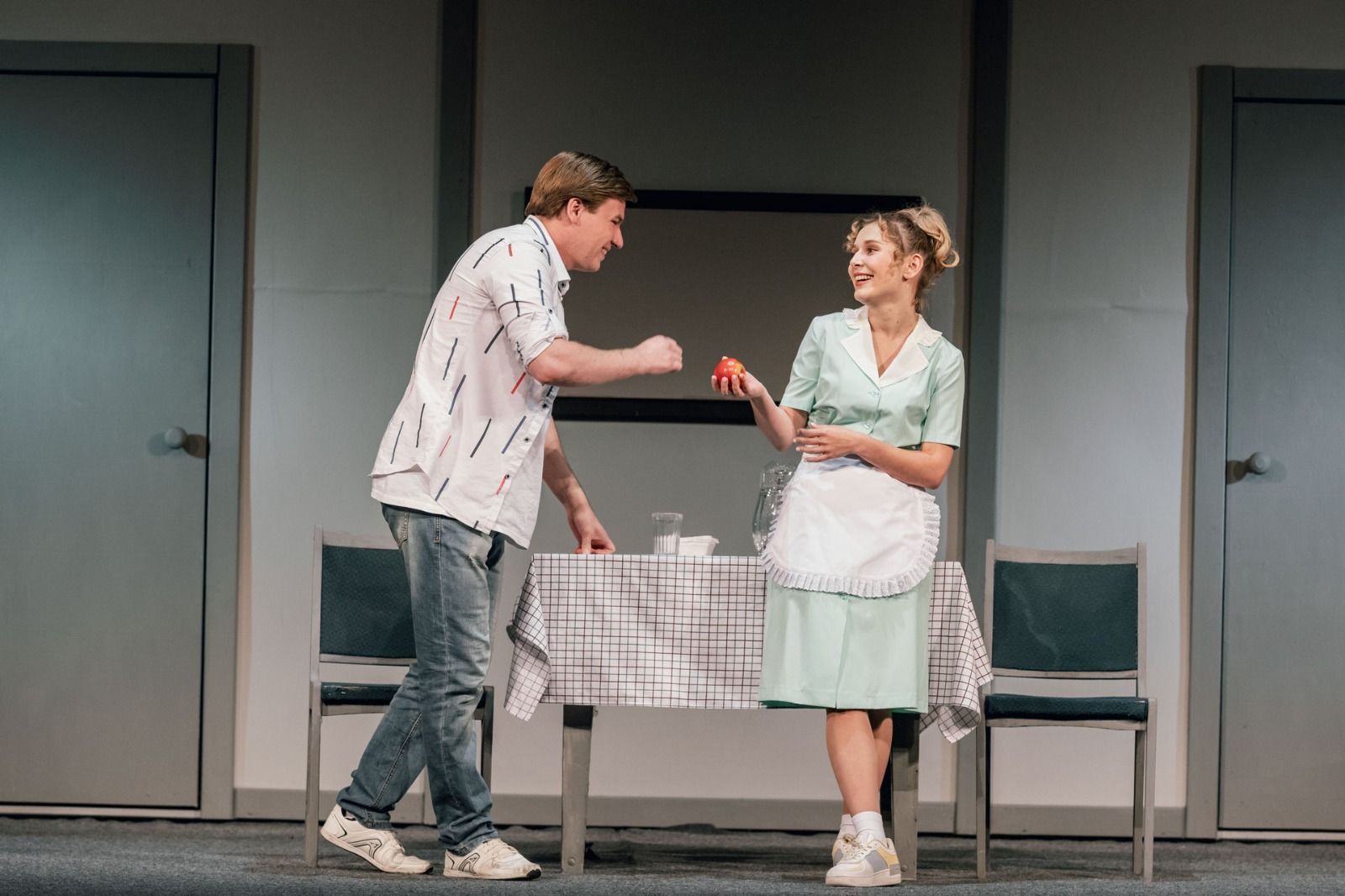 «Именно любовь всё вверх и поднимает»: в Алтайском театре драмы прошёл 50-й показ спектакля «Феномены»