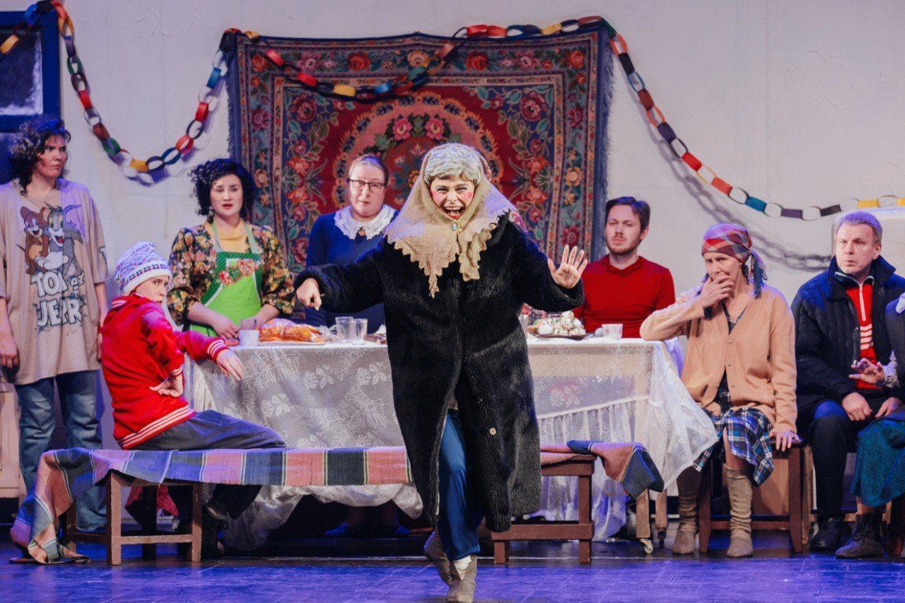 «Всё о любви»: премьера новогоднего спектакля «Беги, Маруся!» прошла в Барнауле