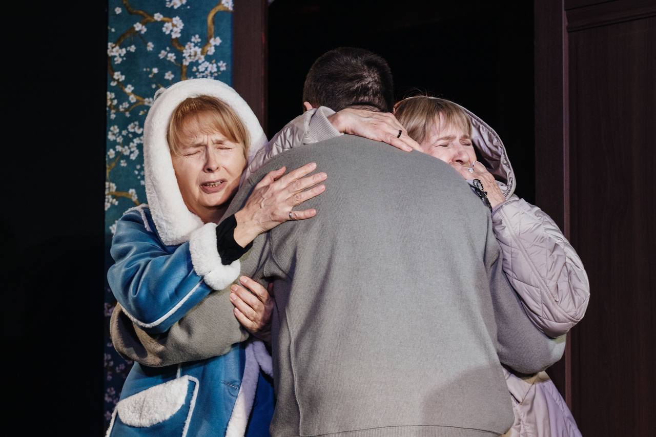 «Не надо нас забывать»: премьера спектакля «Старадость» прошла в Алтайском краевом театре драмы