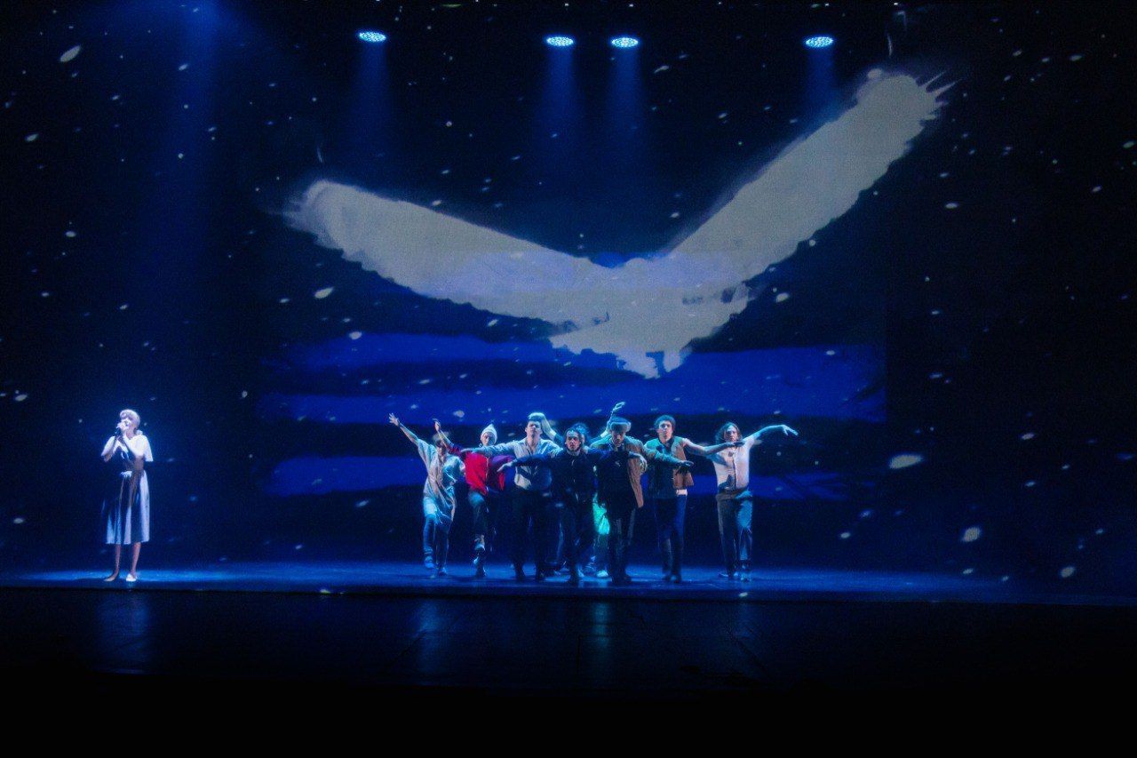 «Всё о любви»: премьера новогоднего спектакля «Беги, Маруся!» прошла в Барнауле