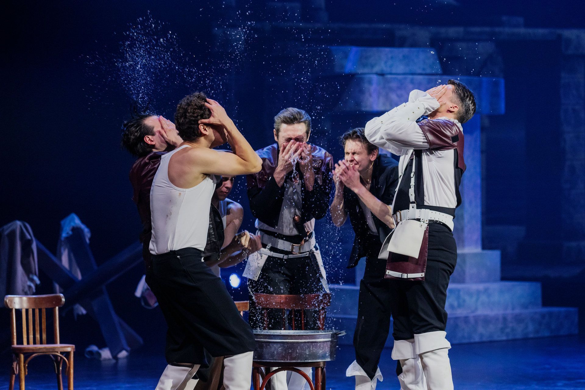 «Белая гвардия» на Алтае: премьера по мотивам романа Булгакова прошла в театре драмы 